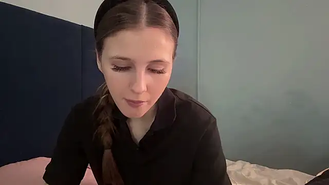 Snapshot of LinaWills chatting on 02-09-26, 09:35 LinaWills online show from 02-09-26, 09:35