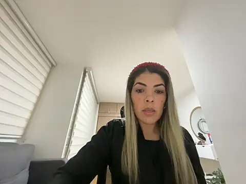 Snapshot of Encantadora_Eva chatting on 02-12-26, 01:11 Encantadora Eva online show from 02-12-26, 01:11