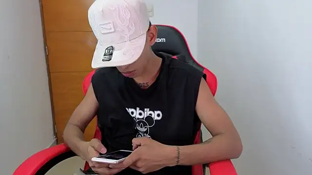 Snapshot of Niklausxxx chatting on 02-09-26, 05:28 Niklausxxx online show from 02-09-26, 05:28