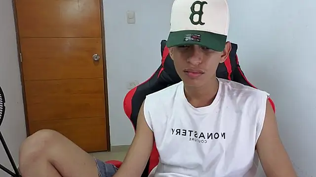 Snapshot of Niklausxxx chatting on 02-28-26, 10:33 Niklausxxx online show from 02-28-26, 10:33