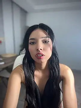 Snapshot of jadelaurent chatting on 07-16-26, 12:05 jadelaurent online show from 07-16-26, 12:05