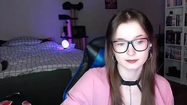 LunaXcherry online show from 03-30-26, 06:09