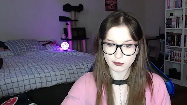 LunaXcherry online show from 03-31-26, 04:40