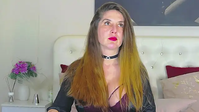 Snapshot of AzeliaHart chatting on 02-16-26, 12:12 AzeliaHart online show from 02-16-26, 12:12