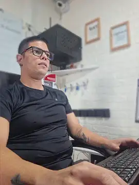 Snapshot of anndyhardy15 chatting on 03-29-26, 03:45 anndyhardy15 online show from 03-29-26, 03:45