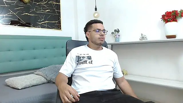 Snapshot of Trevor_Ash chatting on 02-11-26, 03:33 Trevor Ash online show from 02-11-26, 03:33