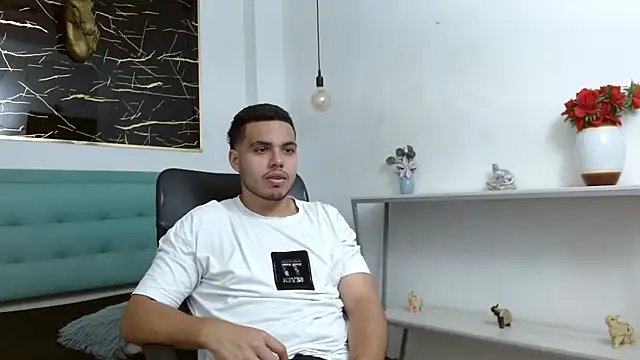 Snapshot of Trevor_Ash chatting on 02-12-26, 03:12 Trevor Ash online show from 02-12-26, 03:12