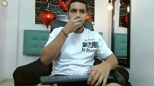 Snapshot of Trevor_Ash chatting on 02-18-26, 03:35 Trevor Ash online show from 02-18-26, 03:35