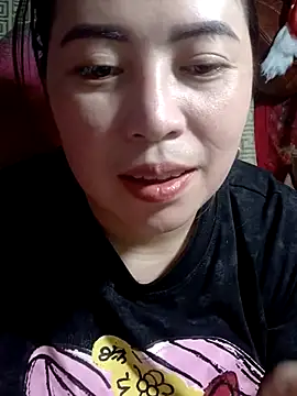 Snapshot of yun_2006 chatting on 04-24-26, 12:51 yun 2006 online show from 04-24-26, 12:51