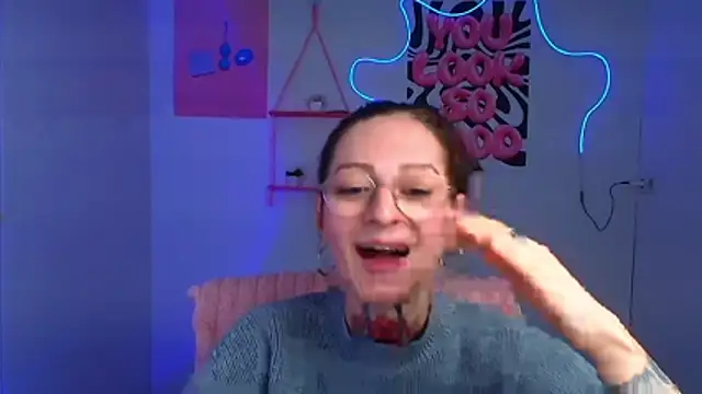 Snapshot of Esmi_Winter chatting on 02-15-26, 07:51 Esmi Winter online show from 02-15-26, 07:51