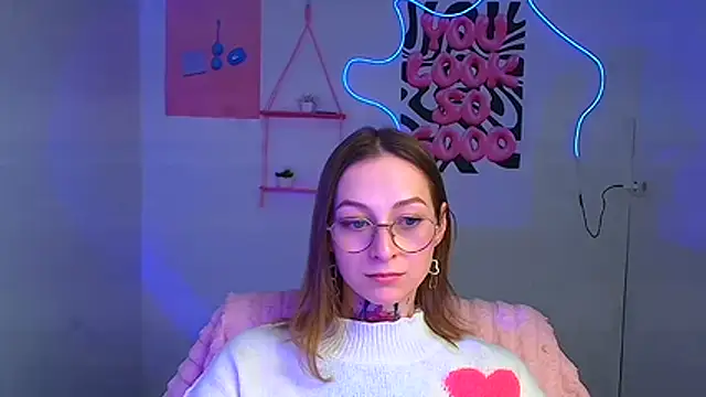 Snapshot of Esmi_Winter chatting on 02-22-26, 06:24 Esmi Winter online show from 02-22-26, 06:24