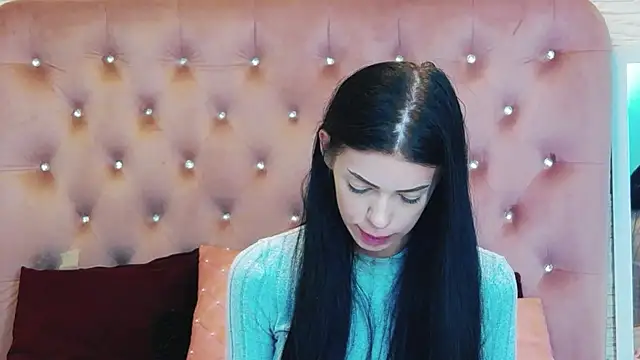 Snapshot of PeachyElla26 chatting on 02-13-26, 05:58 PeachyElla26 online show from 02-13-26, 05:58