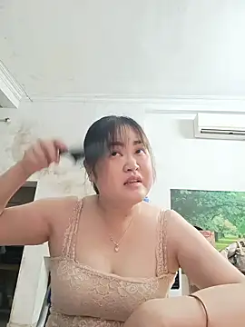 Snapshot of Kee-kimlee chatting on 05-17-26, 02:53 Kee-kimlee online show from 05-17-26, 02:53
