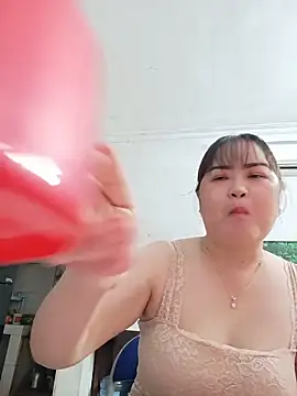 Snapshot of Kee-kimlee chatting on 05-18-26, 02:07 Kee-kimlee online show from 05-18-26, 02:07