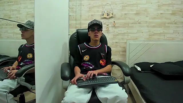 Snapshot of Jordi_Cooper chatting on 02-25-26, 07:45 Jordi Cooper online show from 02-25-26, 07:45