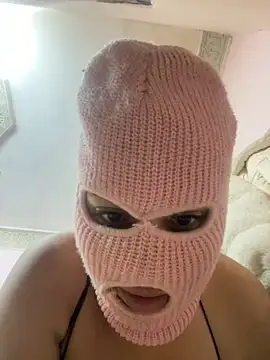 Snapshot of faettaa chatting on 02-12-26, 06:14 faettaa online show from 02-12-26, 06:14