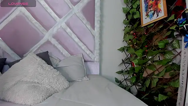 Snapshot of luxx_11 chatting on 02-12-26, 12:33 luxx 11 online show from 02-12-26, 12:33