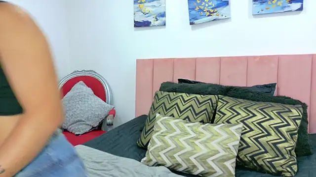 Snapshot of LuciadelaVega chatting on 03-01-26, 04:42 LuciadelaVega online show from 03-01-26, 04:42