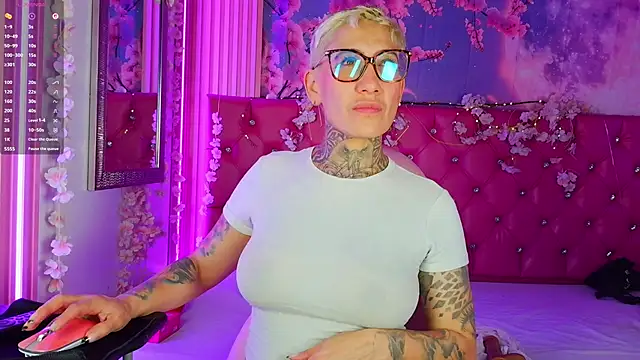 Everlyn sexx online show from 05-27-26, 02:25