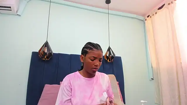 Snapshot of Sexy_ebony_1 chatting on 06-16-26, 11:46 Sexy ebony 1 online show from 06-16-26, 11:46