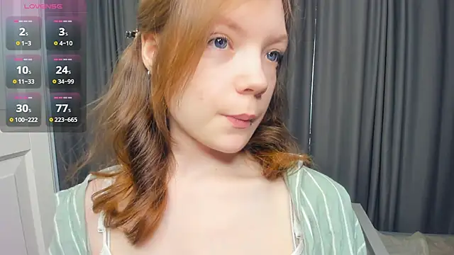 Snapshot of LavenderMitten chatting on 06-15-26, 05:42 LavenderMitten online show from 06-15-26, 05:42