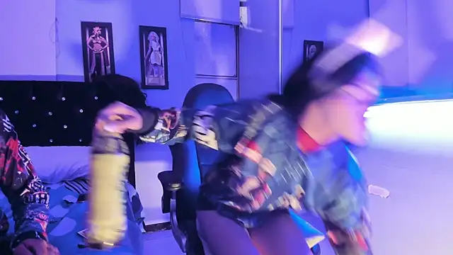 Snapshot of thonixxandluna chatting on 02-11-26, 03:33 thonixxandluna online show from 02-11-26, 03:33