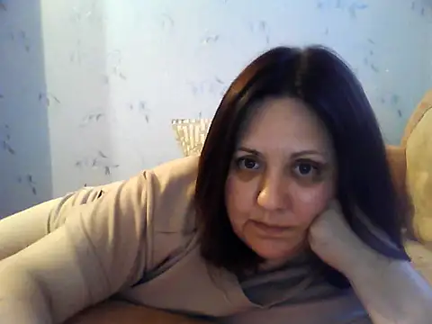 Snapshot of LockyCharm111 chatting on 06-12-26, 05:45 LockyCharm111 online show from 06-12-26, 05:45