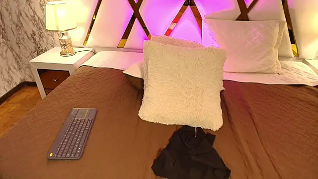 Snapshot of Annie_Thompson_ chatting on 03-01-26, 03:08 Annie Thompson online show from 03-01-26, 03:08