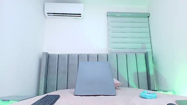 Snapshot of freyhasmith_ chatting on 02-19-26, 03:02 freyhasmith online show from 02-19-26, 03:02