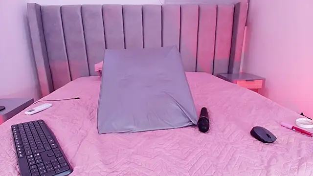 freyhasmith  online show from 03-17-26, 02:49