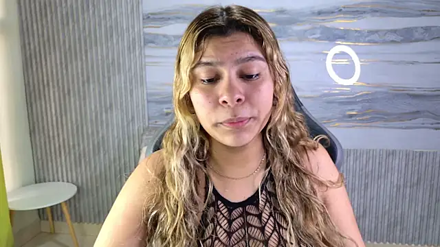 Snapshot of Sophie19__ chatting on 05-22-26, 12:00 Sophie19 online show from 05-22-26, 12:00