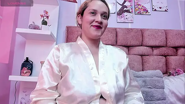 Snapshot of CurvaDorada_noa chatting on 03-02-26, 07:10 CurvaDorada noa online show from 03-02-26, 07:10