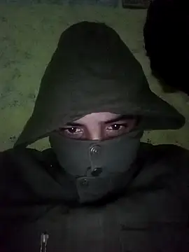 JohnnKe12 online show from 04-18-26, 12:25