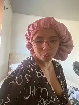 Snapshot of Lucy_strong1 chatting on 02-13-26, 07:43 Lucy strong1 online show from 02-13-26, 07:43