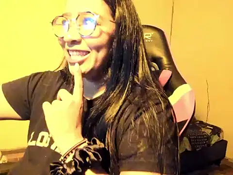 Snapshot of QueenNyxx chatting on 03-04-26, 06:03 QueenNyxx online show from 03-04-26, 06:03