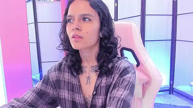 Snapshot of Julianne_7 chatting on 02-16-26, 07:32 Julianne 7 online show from 02-16-26, 07:32