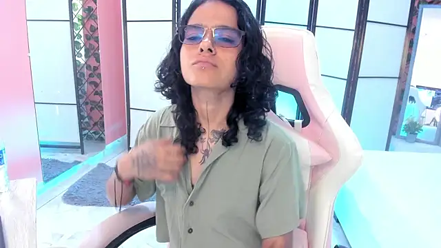 Snapshot of Julianne_7 chatting on 02-23-26, 08:50 Julianne 7 online show from 02-23-26, 08:50