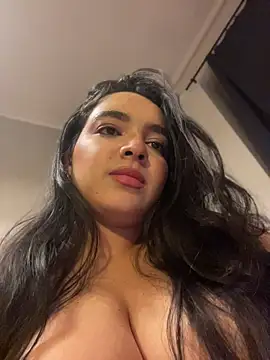 Snapshot of Mayaslow chatting on 06-17-26, 09:16 Mayaslow online show from 06-17-26, 09:16
