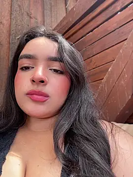 Snapshot of Mayaslow chatting on 06-18-26, 12:20 Mayaslow online show from 06-18-26, 12:20