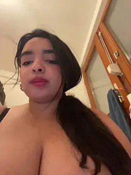 Snapshot of Mayaslow chatting on 06-19-26, 12:26 Mayaslow online show from 06-19-26, 12:26