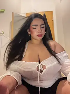 Snapshot of Mayaslow chatting on 06-20-26, 04:32 Mayaslow online show from 06-20-26, 04:32