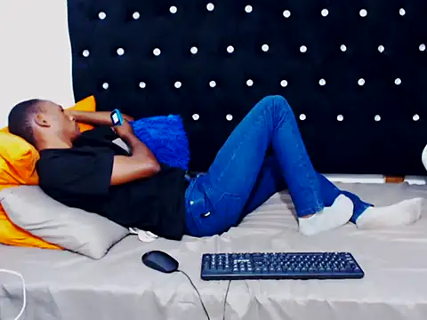NtandoXx online show from 04-03-26, 08:56