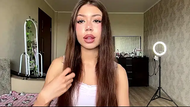 Snapshot of You_Club_Winx chatting on 06-10-26, 07:29 You Club Winx online show from 06-10-26, 07:29