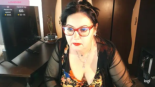 Snapshot of exiMIlf chatting on 02-21-26, 11:33 exiMIlf online show from 02-21-26, 11:33