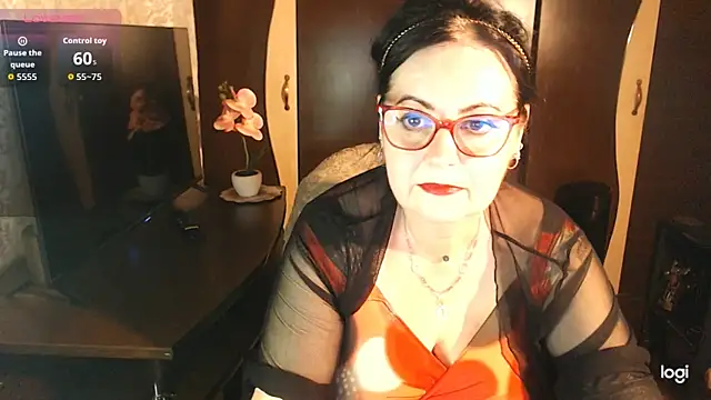 Snapshot of exiMIlf chatting on 06-10-26, 05:56 exiMIlf online show from 06-10-26, 05:56
