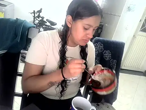 luna E online show from 04-21-26, 11:05