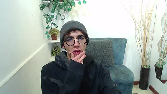 Snapshot of AaronBeer_ chatting on 02-25-26, 11:42 AaronBeer online show from 02-25-26, 11:42