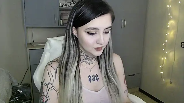 Snapshot of Rin_Tozier chatting on 03-08-26, 01:47 Rin Tozier online show from 03-08-26, 01:47