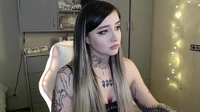 Snapshot of Rin_Tozier chatting on 03-16-26, 01:33 Rin Tozier online show from 03-16-26, 01:33