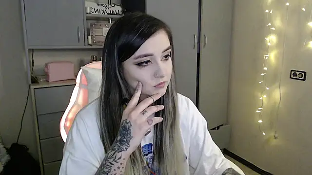 Snapshot of Rin_Tozier chatting on 03-18-26, 01:31 Rin Tozier online show from 03-18-26, 01:31